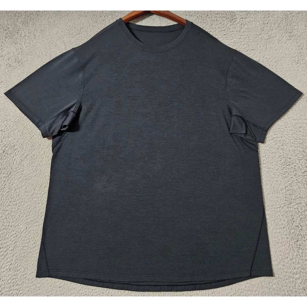 Lululemon Run Out Short Sleeve‎ 2XL T Shirt Stretch Gym Running Reflective EUC